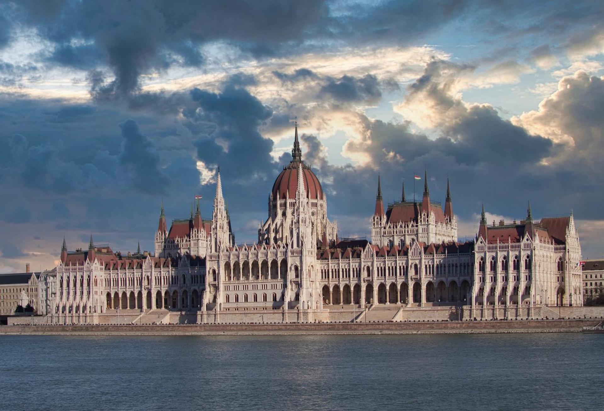 U Home Central Будапеща Екстериор снимка